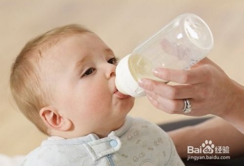 新生儿吃奶过量的信号奶瓶喂养