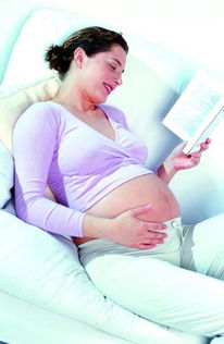 孕妇读书