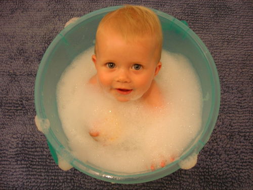 婴儿沐浴过程中有哪些安全隐患呢