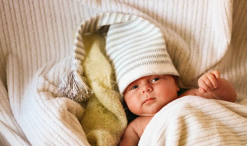 婴儿睡觉时哭闹的特点是什么