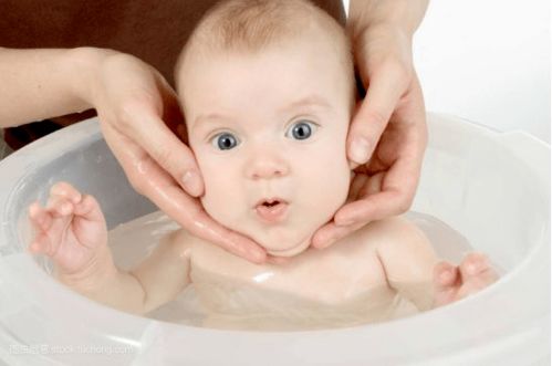 怎么帮新生儿宝宝洗澡